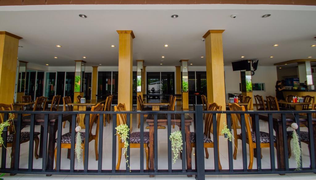 Th Beach Hotel Hua Hin Exterior photo