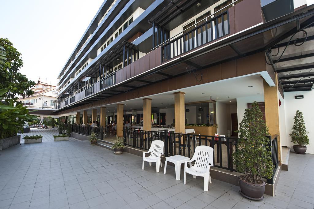 Th Beach Hotel Hua Hin Exterior photo