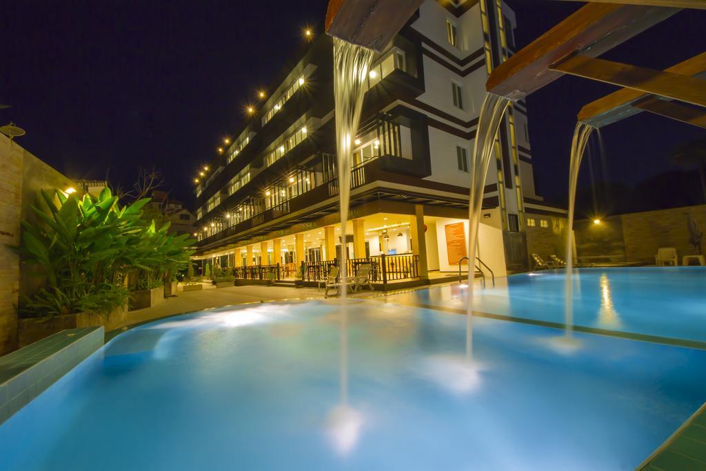 Th Beach Hotel Hua Hin Exterior photo