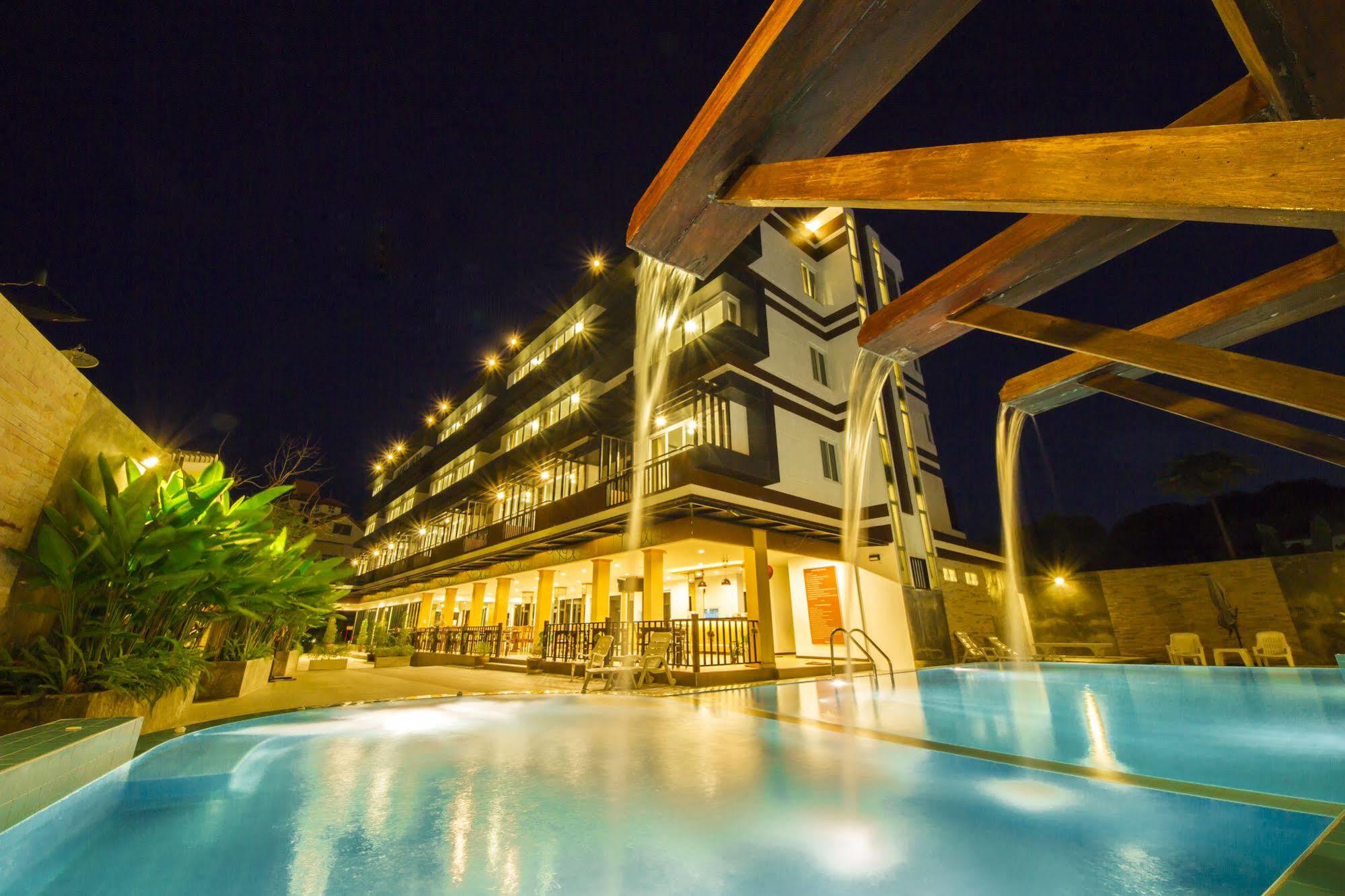 Th Beach Hotel Hua Hin Exterior photo